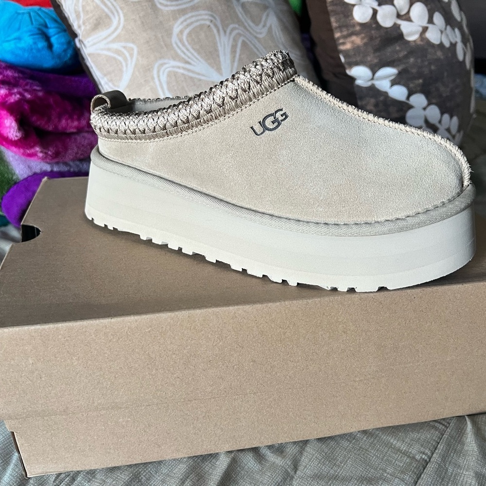 Mustard Tazz Uggs (platform) 
US SIZE 6 Brand new - never worn